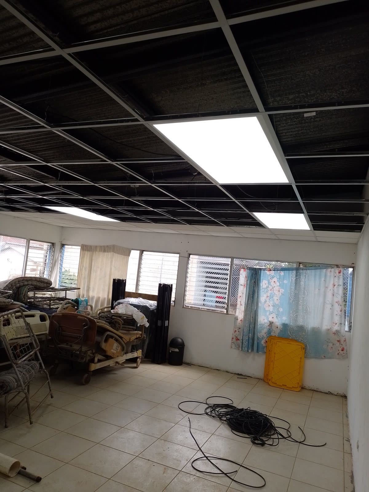 An empty clinic room with a new dropped ceiling and lights