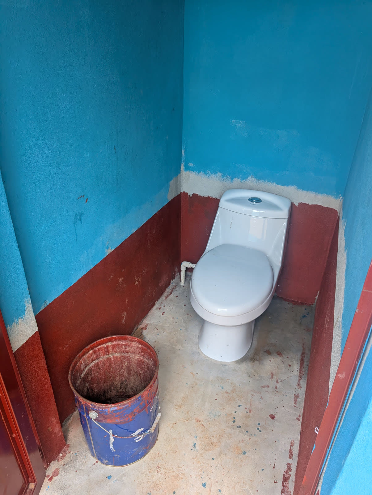 A new tiled school bathroom
